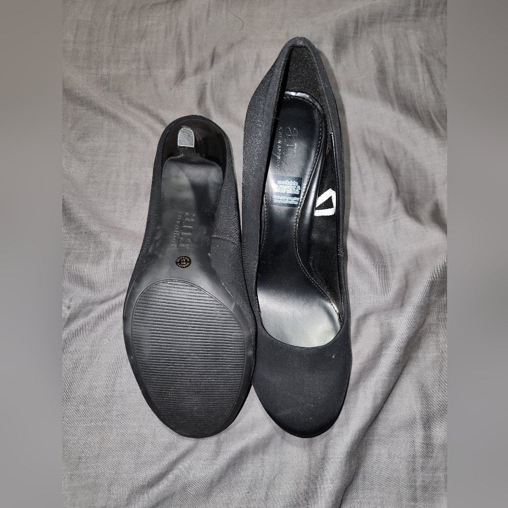 Heels - Picture 2 of 3